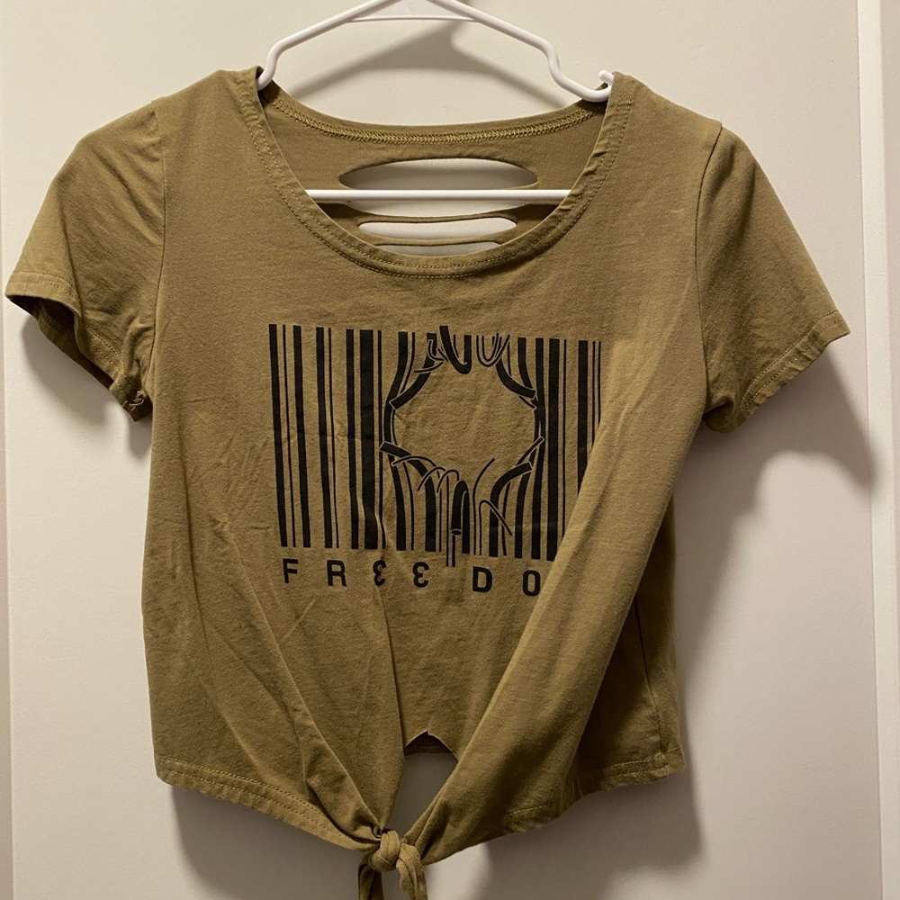Distressed croptop